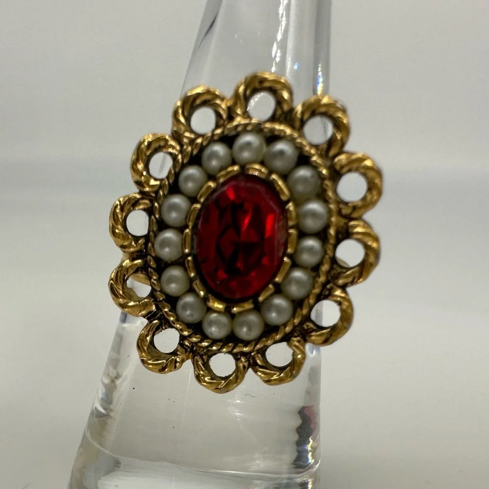 VINTAGE SARAH COVENTRY “Portrait” Adjustable Multi size COLLECTABLE RING 1970’s - Picture 3 of 6